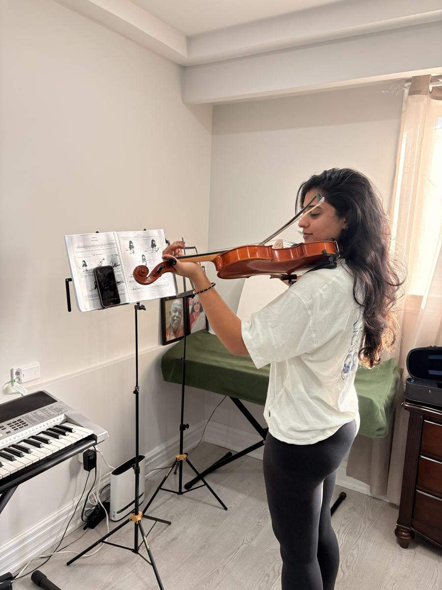 Violin lesson: Bowing and reading in the studio